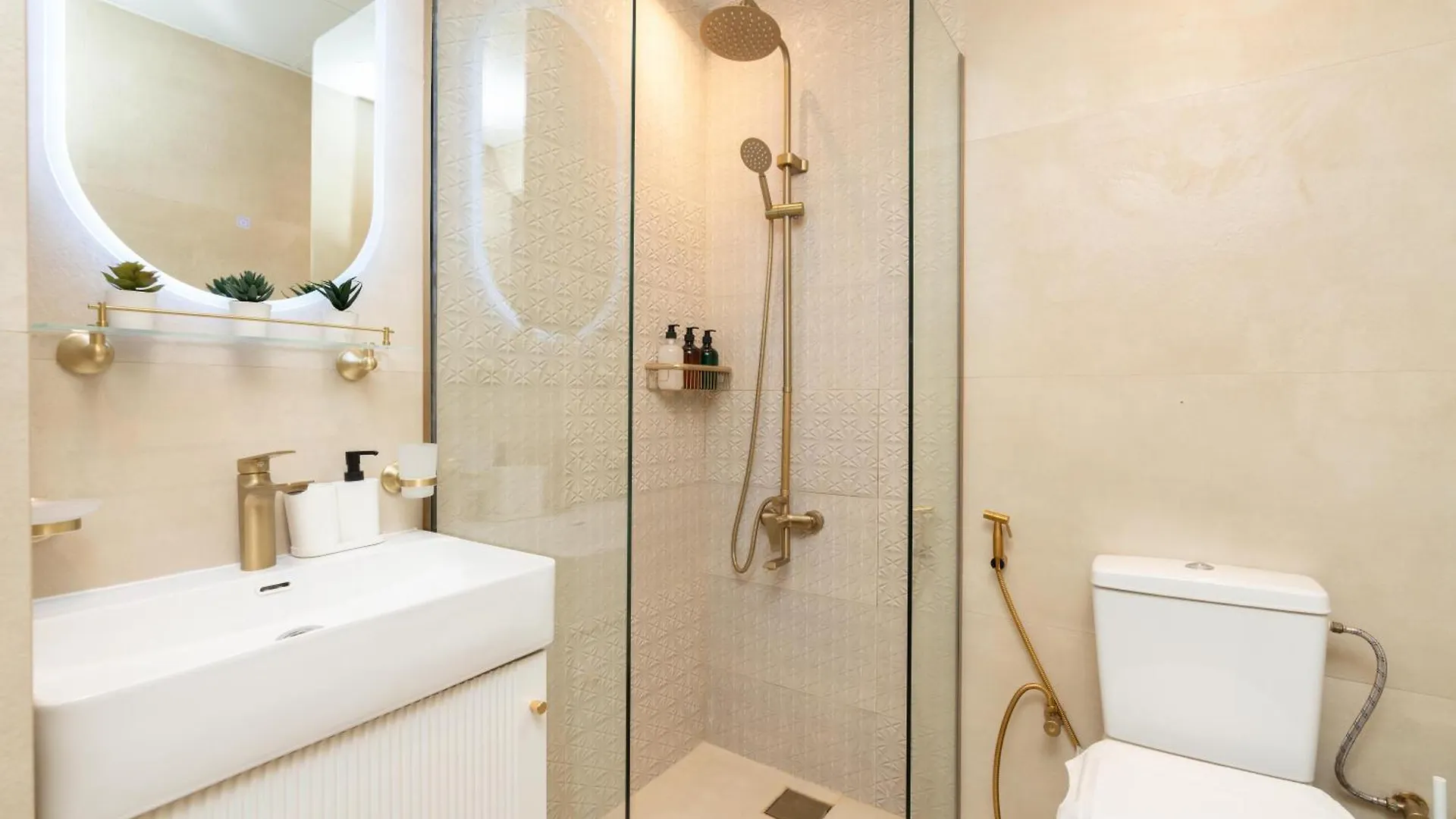 Upgraded Designer-Crafted Studio In Jvc With Massive Terrace Dubai 0*,  Vereinigte Arabische Emirate